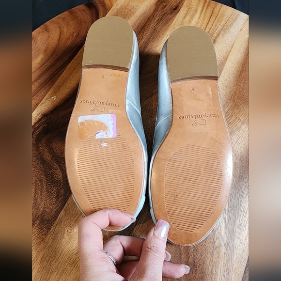 Vineyard Vines Silver/Blue Women's ballet flats size 6. - Picture 2 of 6